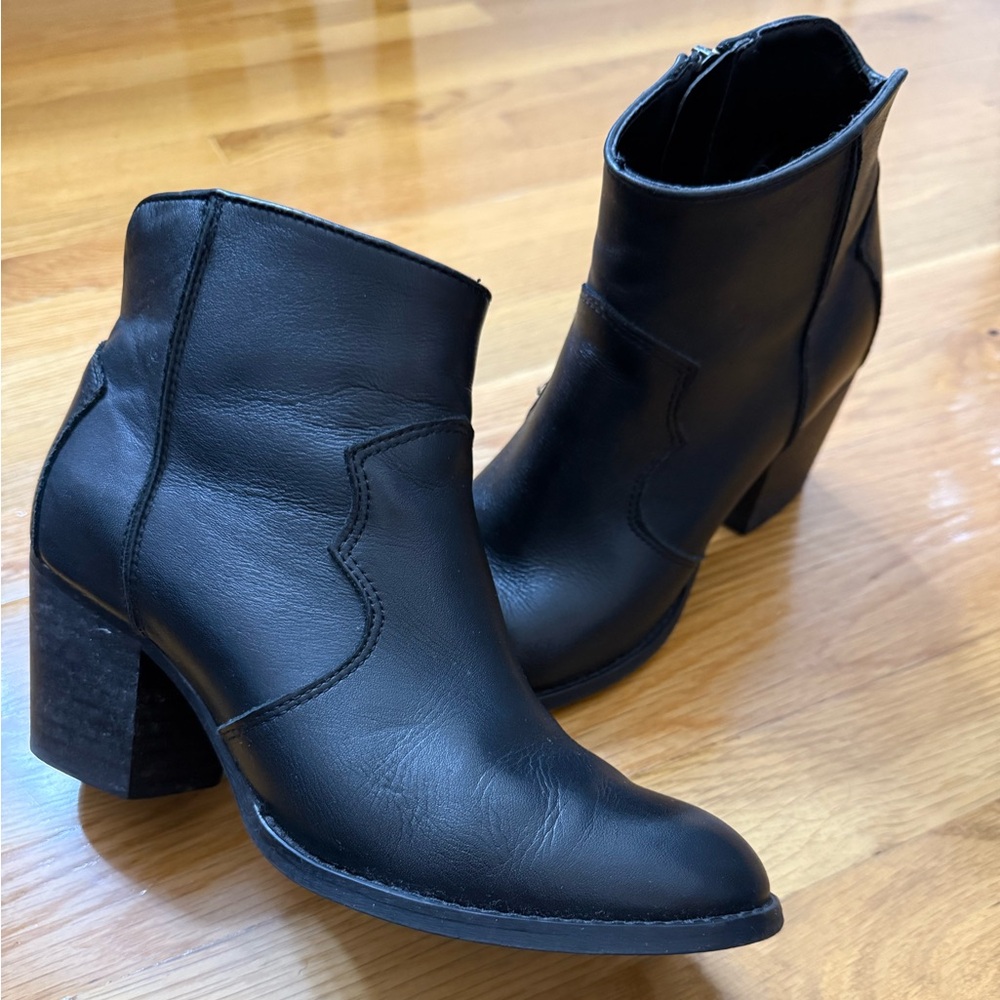 Aldo Black Leather Ladies Ankle Boots